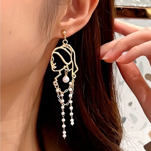 Silhouette Dangle Earrings - Picture 2 of 3